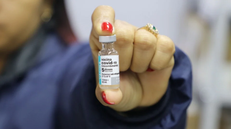 Amazonas recebe 71 mil doses de vacinas da AstraZeneca nesta terça-feira