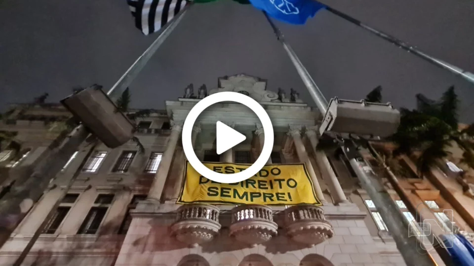Vídeo: Cartas em defesa da democracia são lidas em SP
