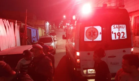 VÍDEO: suspeitos de assaltos ficam gravemente feridos após serem espancados pela população, em Manaus