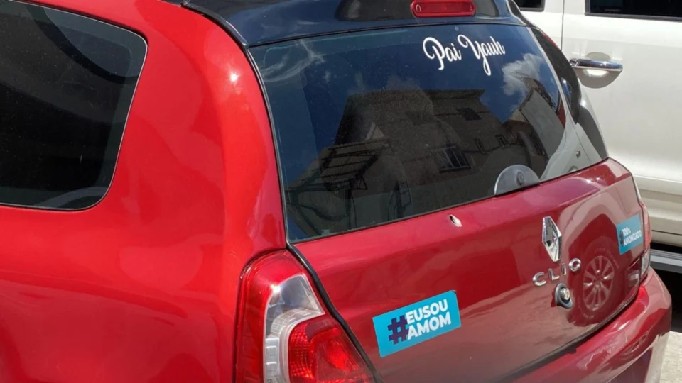 Carro da equipe do vereador Amom Mandel é atingido por tiro na Zona Norte de Manaus