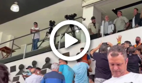 VÍDEO: Bolsonaro é aplaudido e vaiado durante partida de futebol pelo Campeonato Brasileiro