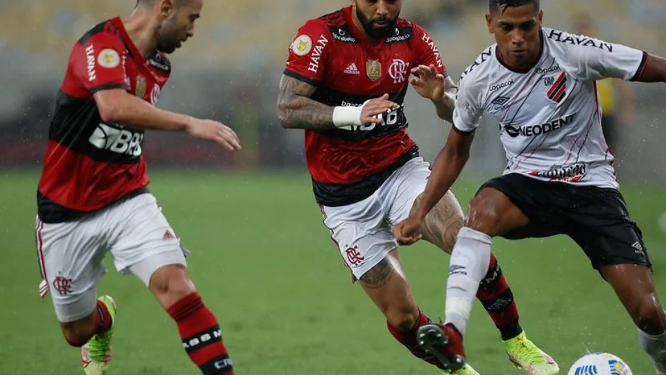 Flamengo joga melhor mas fica no 0 a 0 com Athletico/PR pelo jogo de ida das quartas de final da Copa do Brasil