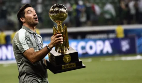 Abel Ferreira é eleito melhor técnico português que trabalha fora do país