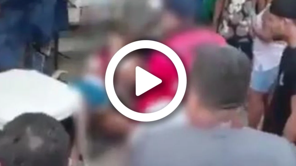 VÍDEO: homem é morto a tiros em frente de comércio na Zona Oeste de Manaus