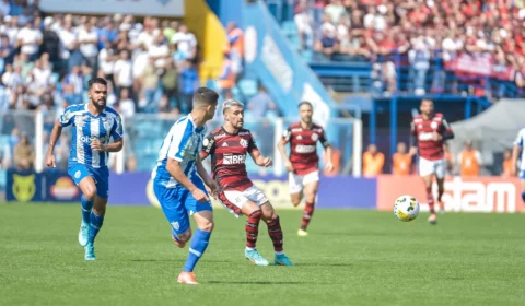 Flamengo recebe Atlético/GO com missão de manter sequência de vitórias no Brasileirão neste sábado, 20