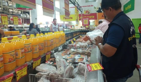 Mais de 30 Kg de alimentos com embalagens violadas são apreendidos em supermercado na Zona Leste de Manaus