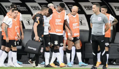 Paulinho sofre lesão no joelho esquerdo e fica afastado do Corinthians por pelo menos seis meses