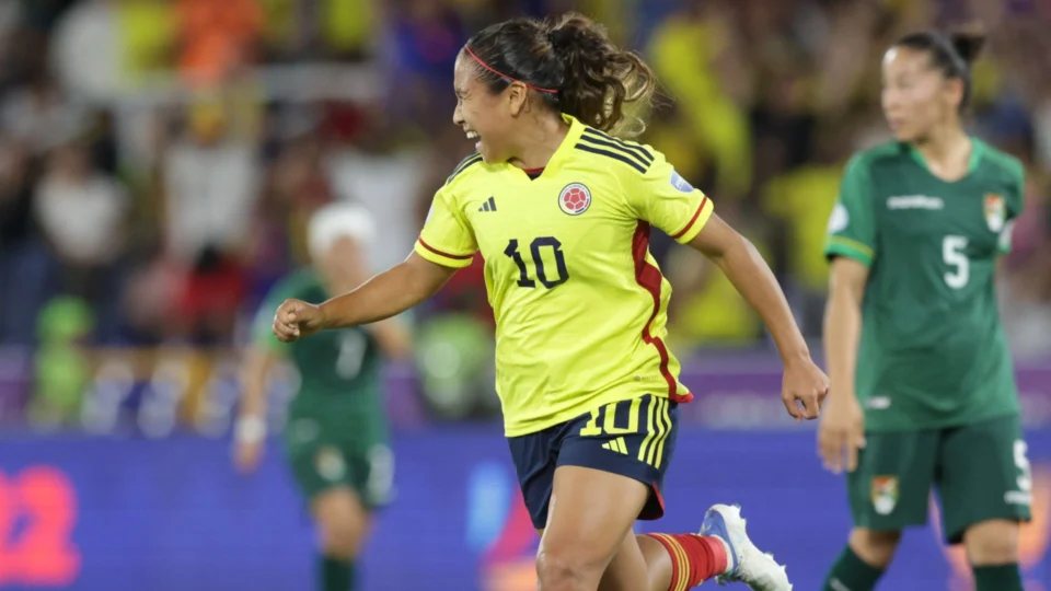 Colômbia derrota Bolívia por 3 a 0 e se isola na liderança do Grupo A