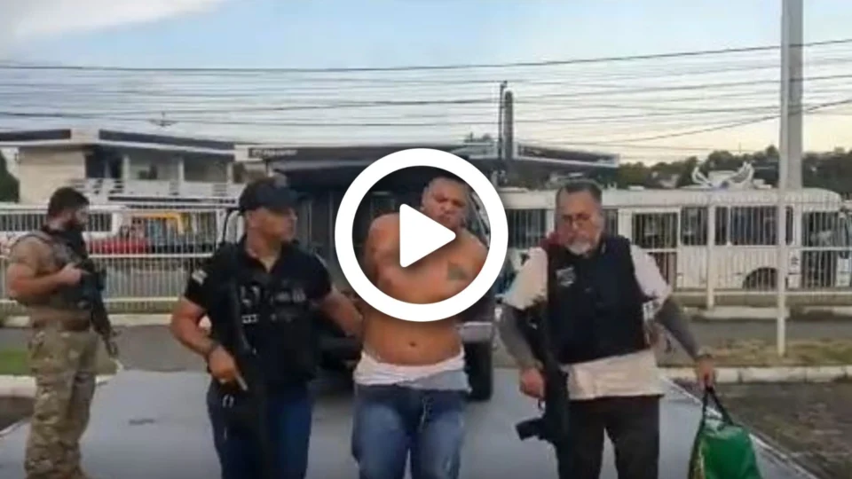 VÍDEO: em Manaus, homem é preso suspeito de fuzilar viatura da polícia em janeiro deste ano