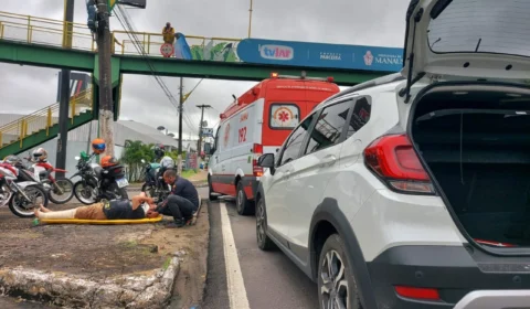 Acidente entre carro e moto deixa duas pessoas feridas na Zona Centro-Sul de Manaus