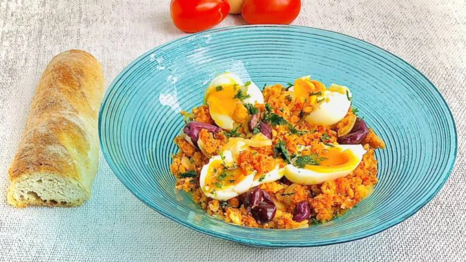 RECEITA FÁCIL: aprenda a fazer farofa de pão ralado