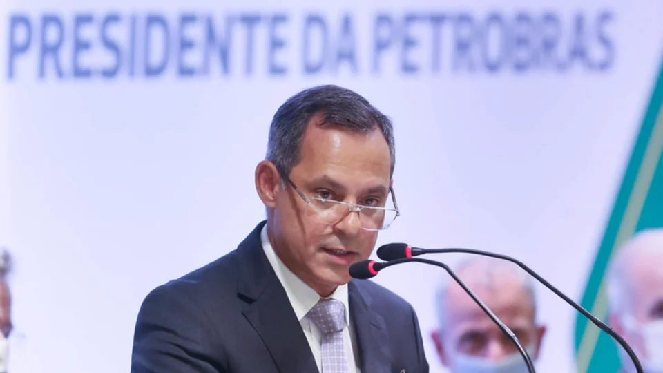 Presidente da Petrobras pede demissão menos de três meses no cargo e polêmica de preço de combustíveis