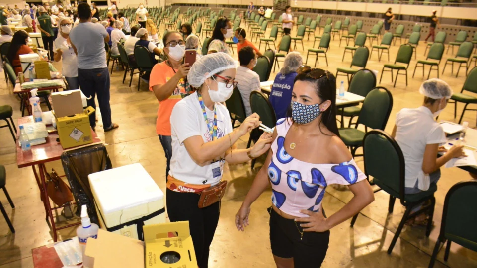 Semsa disponibiliza ponto de vacinação contra Covid-19 em shopping de Manaus
