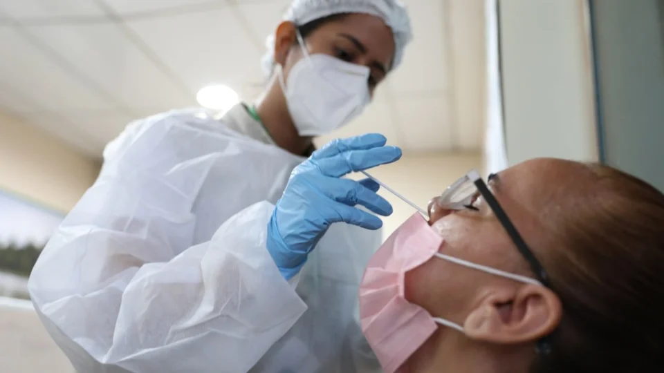 Amazonas registra 319 casos e três mortes por Covid-19 neste sábado