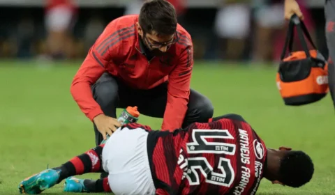 Matheus França fratura fíbula e fica fora dos jogos do Flamengo por pelo menos quatro meses