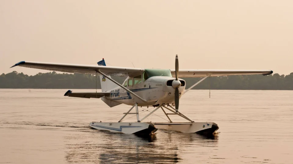 Empresária é condenada a cinco anos de prisão por incidente com aeronave no Rio Negro, em Manaus