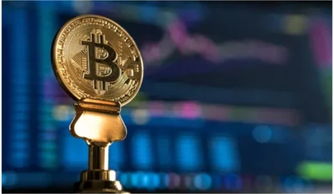 Após tombo no sábado, Bitcoin mostra recuperação