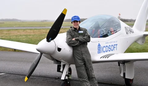 Voo solo: piloto de 17 anos é o mais jovem a dar volta ao mundo