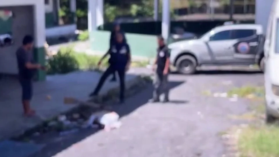 Homem é assassinado com socos e pauladas em terreno abandonado na Zona Leste de Manaus