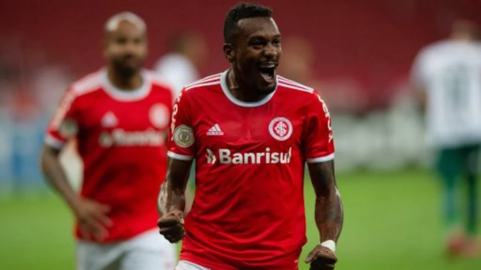 Inter goleia Colo-Colo por 4 a 1 e avança às quartas da Sul-Americana