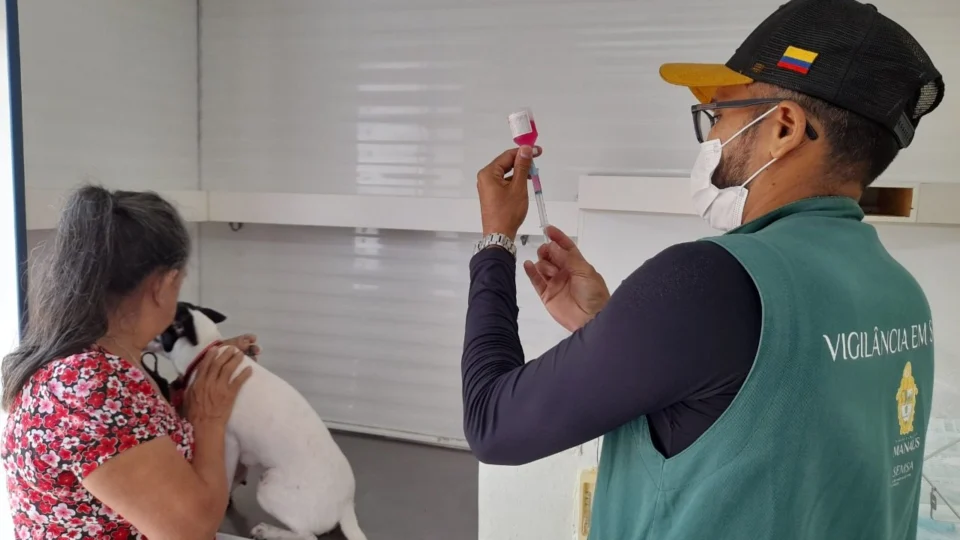 Unidade Móvel do CCZ disponibiliza vacinação antirrábica na Cidade Nova, em Manaus
