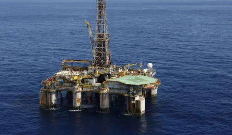 Produção de petróleo cresce 0,6% em abril no Brasil, diz ANP