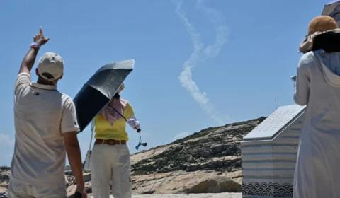 Mísseis de exercício militar da China caem em águas do Japão