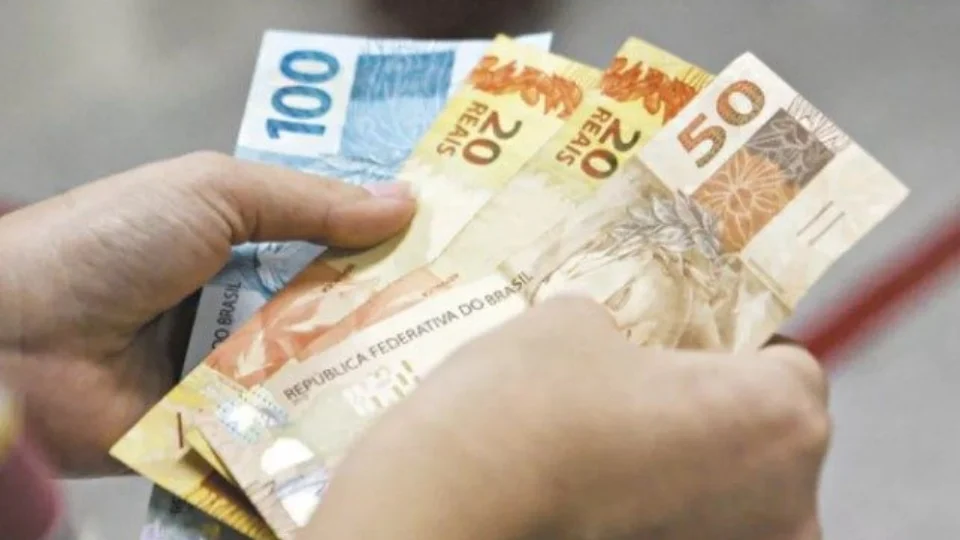 Parcela de R$ 600 do Auxílio Brasil começa a ser paga nesta terça-feira