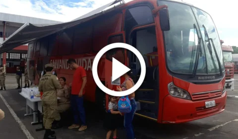 VÍDEO: ‘Vampirão’ do Hemoam recebe doadores de sangue no pátio do Corpo de Bombeiros em Manaus