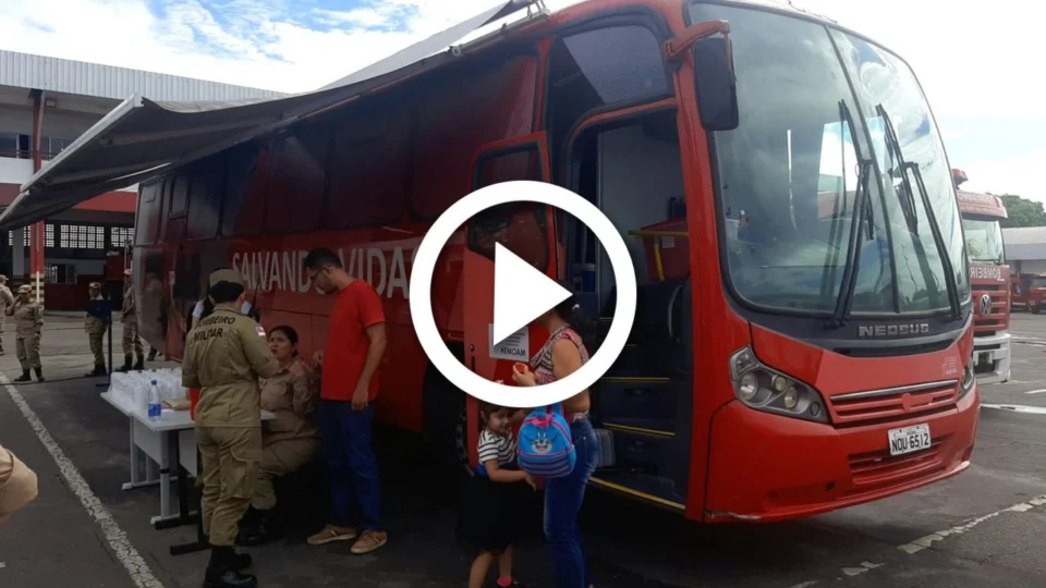 VÍDEO: ‘Vampirão’ do Hemoam recebe doadores de sangue no pátio do Corpo de Bombeiros em Manaus