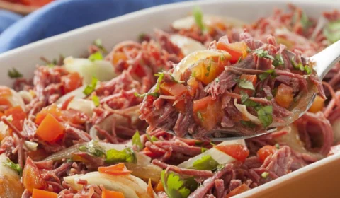 RECEITA FÁCIL: aprenda a fazer carne-seca acebolada