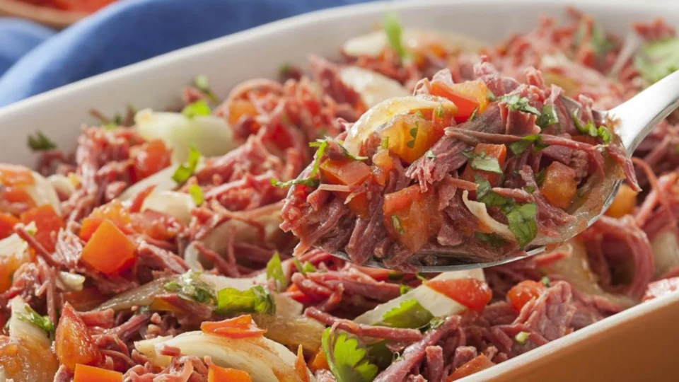 RECEITA FÁCIL: aprenda a fazer carne-seca acebolada