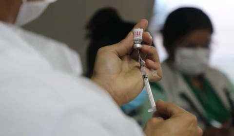 AM convoca quem tem 40 anos ou mais para aplicação da 4ª dose contra Covid-19