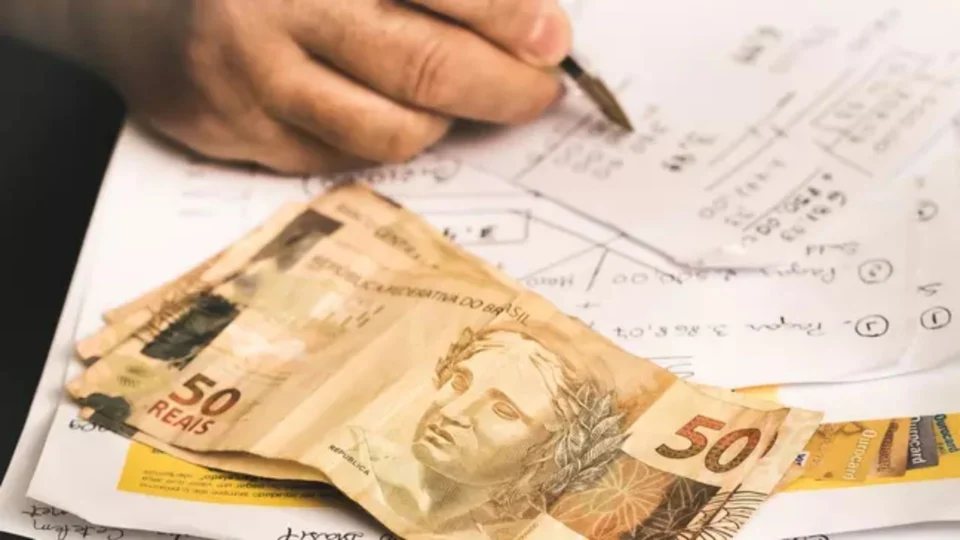 Endividamento atinge 77,3% das famílias em junho, diz CNC