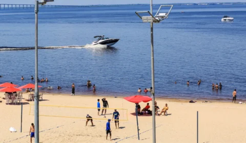 Em Manaus, embarcações devem manter distanciamento da Praia da Ponta Negra, alerta Marinha