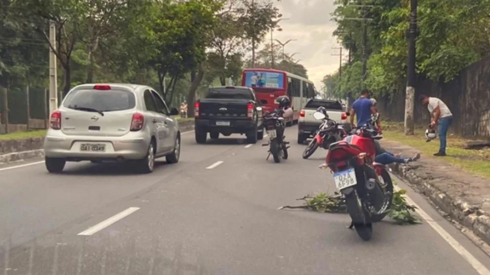 Motociclista sofre acidente na Zona Sul de Manaus