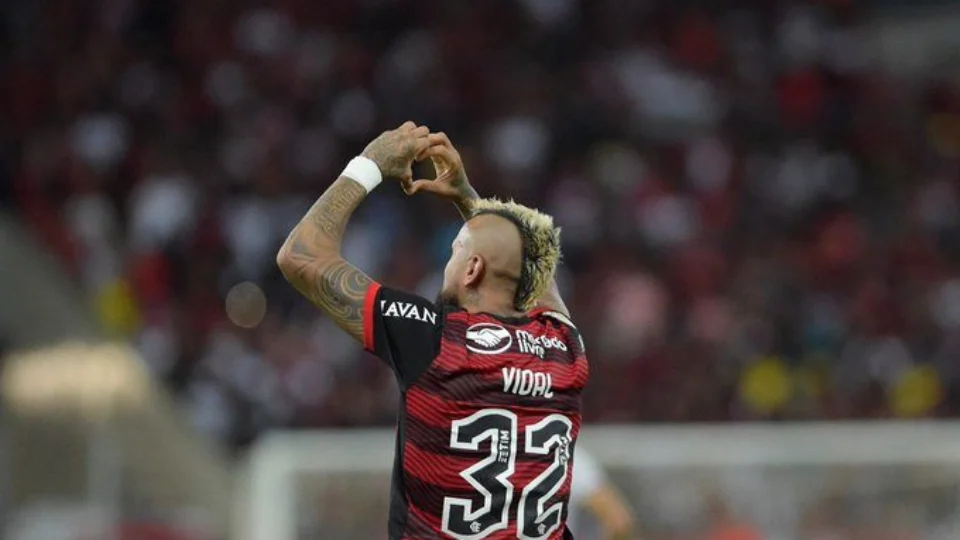 Flamengo vence Botafogo por 1 a 0 e reassume vice-liderança do Brasileirão