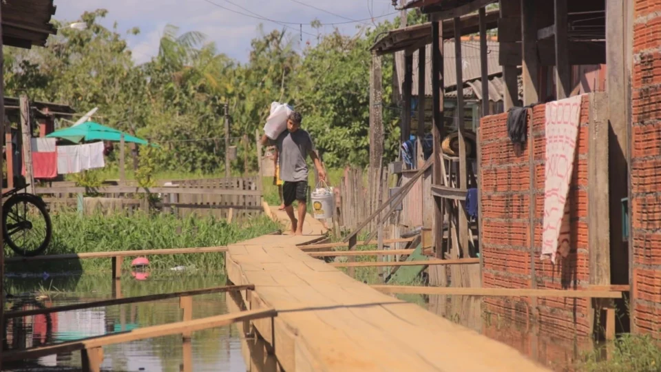 No AM, Amaturá, Manicoré e Parintins decretam situação de emergência por conta da subida dos rios Solimões, Amazonas e Madeira