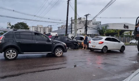 Quatro pessoas ficam feridas durante acidente de trânsito na Ponta Negra, em Manaus