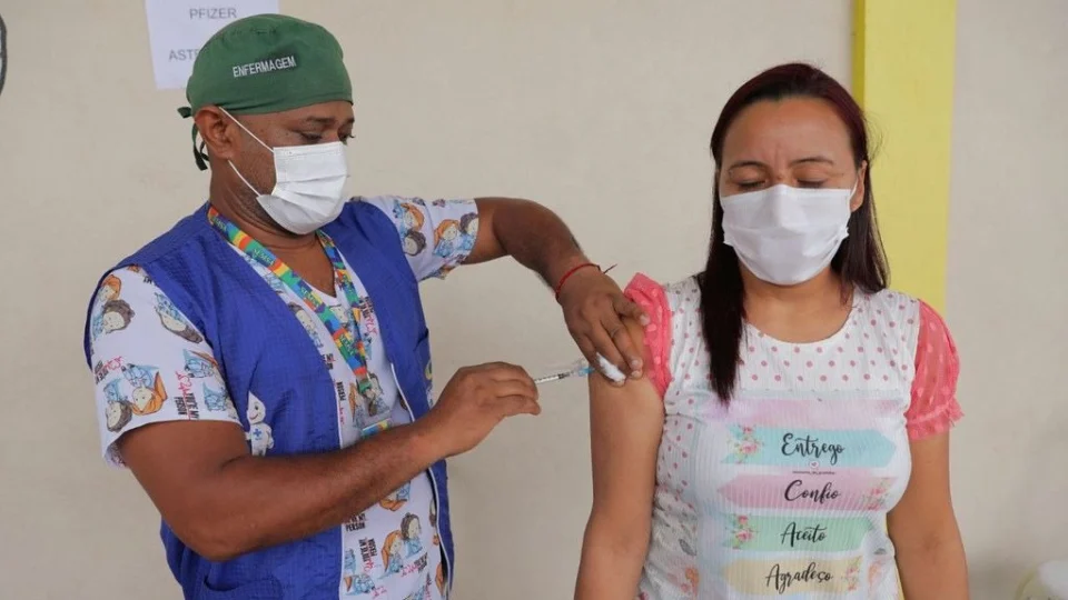 Manaus terá 49 pontos de vacinação contra a Covid-19 nesta segunda-feira