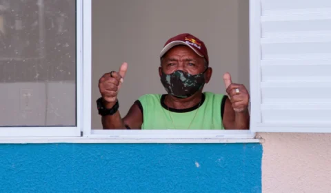 Homens são maioria morando sozinhos no país em 2021, aponta IBGE