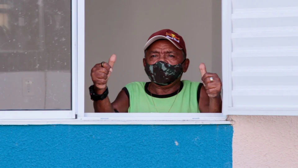 Homens são maioria morando sozinhos no país em 2021, aponta IBGE