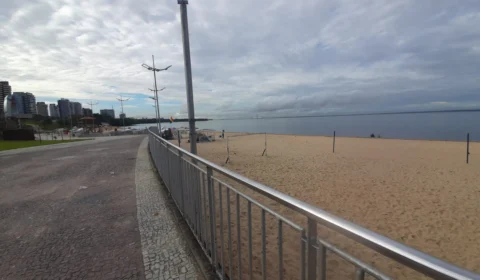 VÍDEO: banhistas devem redobrar cuidados na praia da Ponta Negra por conta da cheia do Rio Negro, em Manaus