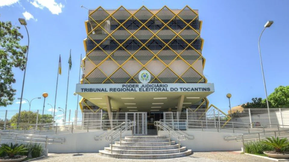 Eleições 2022: Justiça determina retirada de outdoors com imagens de candidatos à Presidência, em TO