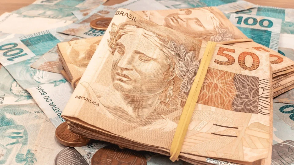 Auxílio Brasil: medida que libera crédito consignado para beneficiários é aprovada pelo Senado