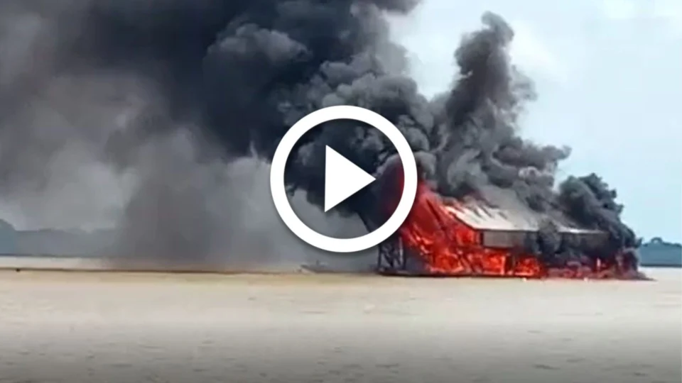 Polícia Federal destrói 23 balsas do garimpo ilegal em Autazes, no AM