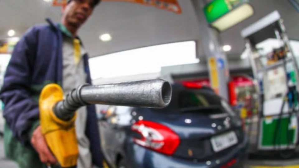 Venda de diesel é reduzido em R$ 0,20 para distribuidoras, anuncia Petrobras