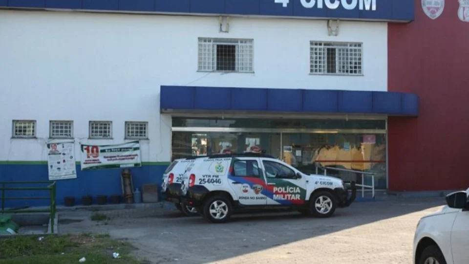 Dupla invade casa e leva R$ 30 mil de empresário em Manaus