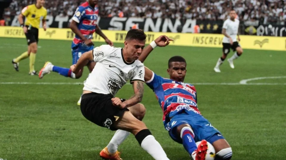 Corinthians assume liderança provisória do Brasileirão após vencer o Fortaleza