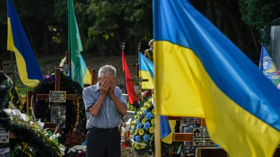 Ucrânia confirma morte de 25 pessoas após ataque no Dia da Independência do país